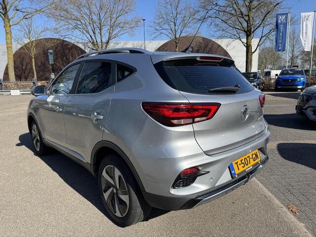 MG ZS EV Long Range Luxury 70 kWh VAN ¤25.900,- VOOR ¤24.877 UW LENTEVOORDEEL ¤1.023 | ORIG. NL. NAP KM.