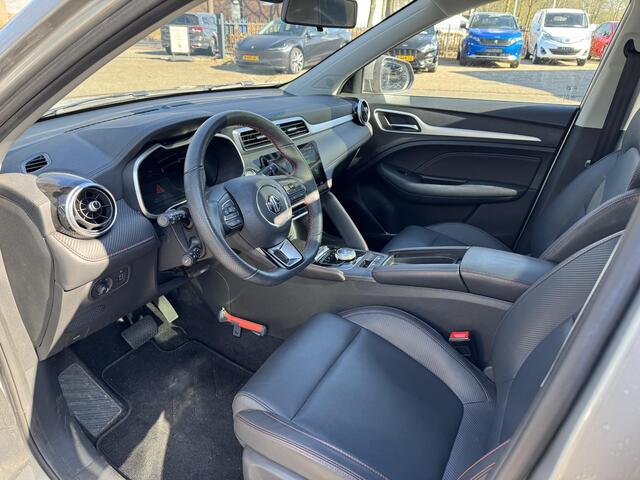 MG ZS EV Long Range Luxury 70 kWh VAN ¤25.900,- VOOR ¤24.877 UW LENTEVOORDEEL ¤1.023 | ORIG. NL. NAP KM.