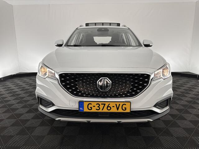 MG ZS EV Luxury 45 kWh (INCL-BTW) *PANO | FULL-LEATHER | CCS-FASTLOADER | KEYLESS | NAVI-FULLMAP | ADAPTIVE-CRUISE | CAMERA | HEATED-SEATS | CARPLAY | LANE-ASSIST | SPORT-SEATS | 17"ALU*