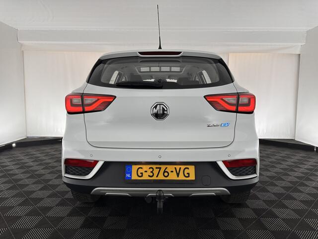 MG ZS EV Luxury 45 kWh (INCL-BTW) *PANO | FULL-LEATHER | CCS-FASTLOADER | KEYLESS | NAVI-FULLMAP | ADAPTIVE-CRUISE | CAMERA | HEATED-SEATS | CARPLAY | LANE-ASSIST | SPORT-SEATS | 17"ALU*