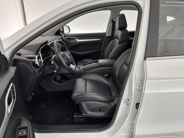 MG ZS EV Luxury 45 kWh (INCL-BTW) *PANO | FULL-LEATHER | CCS-FASTLOADER | KEYLESS | NAVI-FULLMAP | ADAPTIVE-CRUISE | CAMERA | HEATED-SEATS | CARPLAY | LANE-ASSIST | SPORT-SEATS | 17"ALU*