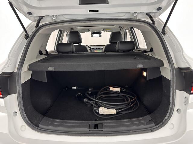 MG ZS EV Luxury 45 kWh (INCL-BTW) *PANO | FULL-LEATHER | CCS-FASTLOADER | KEYLESS | NAVI-FULLMAP | ADAPTIVE-CRUISE | CAMERA | HEATED-SEATS | CARPLAY | LANE-ASSIST | SPORT-SEATS | 17"ALU*