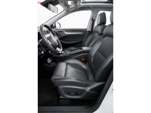 MG ZS EV Luxury 45 kWh Panoramadak Lederen bekleding Apple carplay android auto