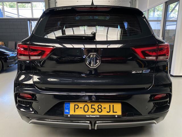 MG ZS EV Standard Range Luxury 50 kWh Pano, Leer, 360 camera