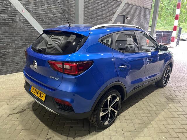 MG ZS EV Luxury 45 kWh | Panoramadak | Vol-Leder | Trekhaak | Stoelverwarming | ACC | Camera