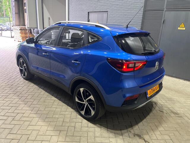 MG ZS EV Luxury 45 kWh | Panoramadak | Vol-Leder | Trekhaak | Stoelverwarming | ACC | Camera