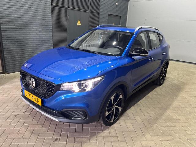 MG ZS EV Luxury 45 kWh | Panoramadak | Vol-Leder | Trekhaak | Stoelverwarming | ACC | Camera