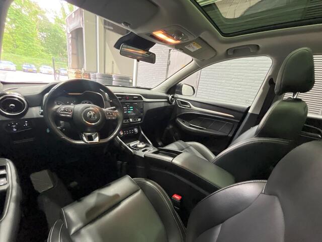 MG ZS EV Luxury 45 kWh | Panoramadak | Vol-Leder | Trekhaak | Stoelverwarming | ACC | Camera
