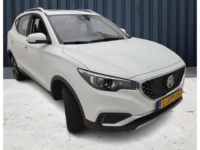 MG ZS MG EV Luxury 45 kWh (143 PK) 1e-Eig. & Dealer-Onderh. BOVAG-Garantie. NL-Auto. Leer, Panoramadak, Navigatie/Apple-Carplay/Android-Auto, Adaptive-Cruisecontrol, Keyless-Entry/Start, Parkeersensoren, Achteruitrijcamera, DAB, Stoelverwarming, Licht-Zicht-Pak