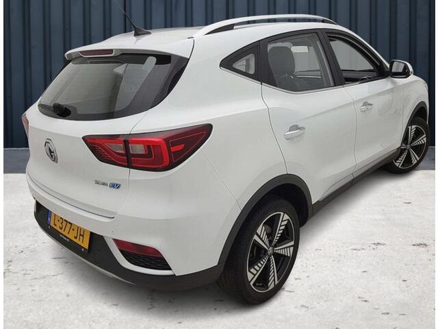 MG ZS MG EV Luxury 45 kWh (143 PK) 1e-Eig. & Dealer-Onderh. BOVAG-Garantie. NL-Auto. Leer, Panoramadak, Navigatie/Apple-Carplay/Android-Auto, Adaptive-Cruisecontrol, Keyless-Entry/Start, Parkeersensoren, Achteruitrijcamera, DAB, Stoelverwarming, Licht-Zicht-Pak