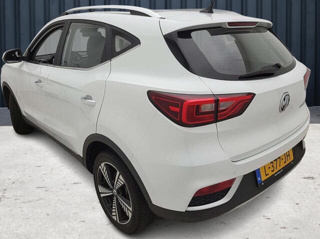 MG ZS MG EV Luxury 45 kWh (143 PK) 1e-Eig. & Dealer-Onderh. BOVAG-Garantie. NL-Auto. Leer, Panoramadak, Navigatie/Apple-Carplay/Android-Auto, Adaptive-Cruisecontrol, Keyless-Entry/Start, Parkeersensoren, Achteruitrijcamera, DAB, Stoelverwarming, Licht-Zicht-Pak
