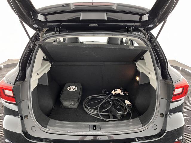 MG ZS EV Luxury 45 kWh (INCL-BTW) *PANO | FULL-LEATHER | CCS-FASTLOADER | KEYLESS | NAVI-FULLMAP | ADAPTIVE-CRUISE | CAMERA | HEATED-SPORTSEATS | CARPLAY | BLINDSPOT | DAB | LANE-ASSIST | 17"ALU*