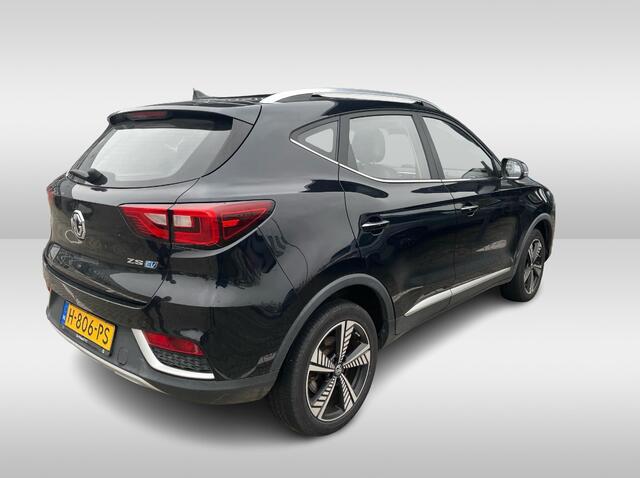 MG ZS MG EV Luxury 45 kWh / Panoramadak / Camera / Leder / 17'' / Keyless / Navigatie / ACC / Dodehoek / DAB / Stoelverwarming