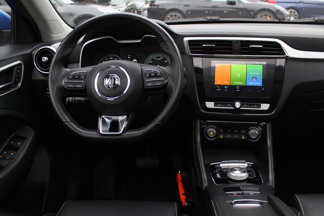 MG ZS MG EV Luxury 45 kWh / Panoramadak / Camera / Leder / 17'' / Keyless / Navigatie / ACC / Dodehoek / DAB / Stoelverwarming