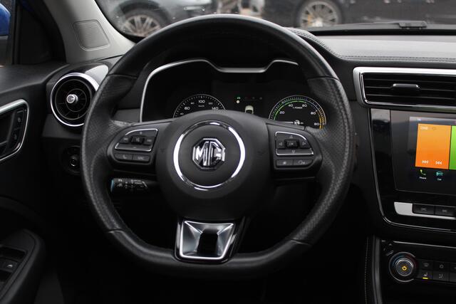 MG ZS MG EV Luxury 45 kWh / Panoramadak / Camera / Leder / 17'' / Keyless / Navigatie / ACC / Dodehoek / DAB / Stoelverwarming
