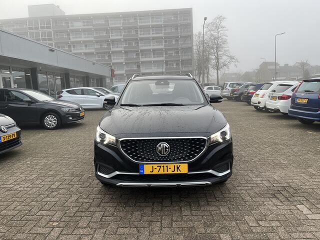 MG ZS MG EV Luxury 45 kWh Pano Automaat Navi Cruise Lmv Pdc Acamera Nap Dealer onderhouden