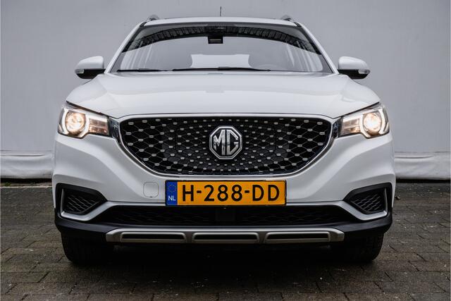 MG ZS MG EV Luxury 45 kWh Panoramadak/ Leer/ Stoelverwarming/ Adapt. cruise/ Camera/ Carplay