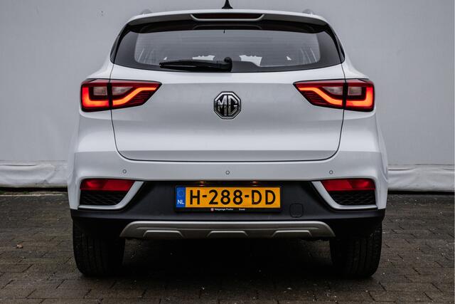 MG ZS MG EV Luxury 45 kWh Panoramadak/ Leer/ Stoelverwarming/ Adapt. cruise/ Camera/ Carplay