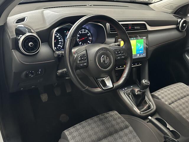 MG ZS 1.5 APPLE CARPLAY NAVIGATIE BLUETOOTH LED VERLICHTING LM VELGEN 17 INCH PARKEERSENSOREN ACHTER ZEER NETTE STAAT