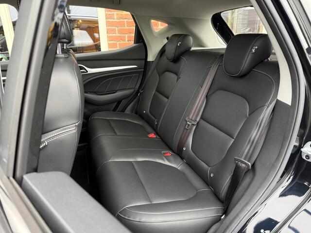 MG ZS MG EV Luxury 45 kWh PANODAK / LEER / STOELVERW. / CAMERA / CARPLAY