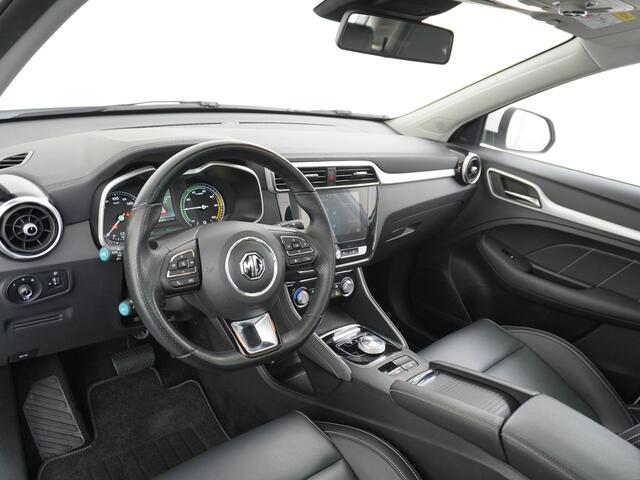MG ZS AUT. EV Leder Pano-dak Adaptive-Cruise Apple Carplay Android Luxury Navi Camera Airco DAB+ EV45kWh Connected-Services Elec.Stoel+Verwarmd Keyless Lane/Speed Assist Bluetooth Led ESP BAS ASR Botswaarsch.Systeem Bordherkenning Lmv Pdc 3 fase laden