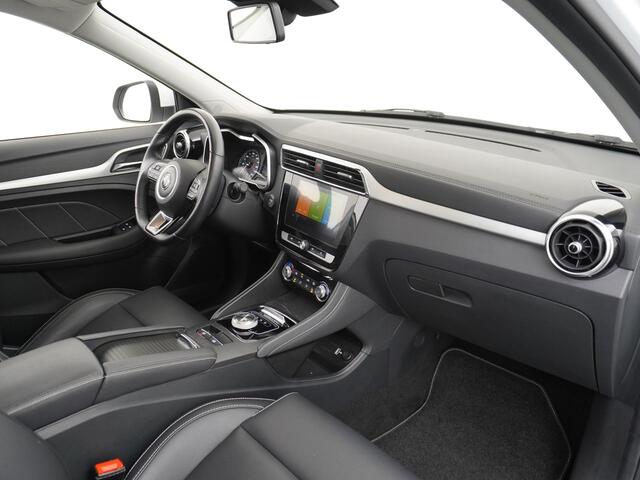 MG ZS AUT. EV Leder Pano-dak Adaptive-Cruise Apple Carplay Android Luxury Navi Camera Airco DAB+ EV45kWh Connected-Services Elec.Stoel+Verwarmd Keyless Lane/Speed Assist Bluetooth Led ESP BAS ASR Botswaarsch.Systeem Bordherkenning Lmv Pdc 3 fase laden