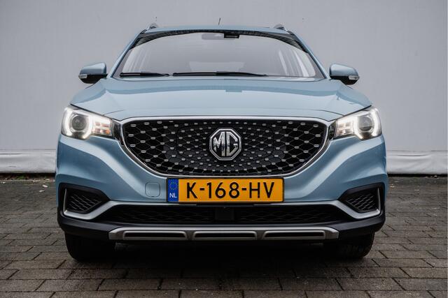 MG ZS MG EV Luxury 45 kWh Trekhaak/ Panoramadak/ Leer/ Stoelverwarming/ Adapt. cruise/ Camera/ Carplay