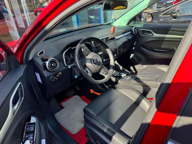 MG ZS MG EV Luxury 45 kWh | 143pk | Panoramadak | Elektrisch Verstelbare Stoelen | Dodehoeksensoren |