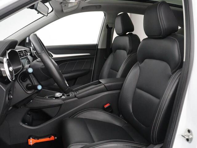MG ZS MG Luxury 45 kWh | SOH 91,3% | Panoramadak | Leder | Stoelverwarming | Trekhaak | Adaptive cruise | Camera | Carplay | Keyless | Navigatie | Climate control