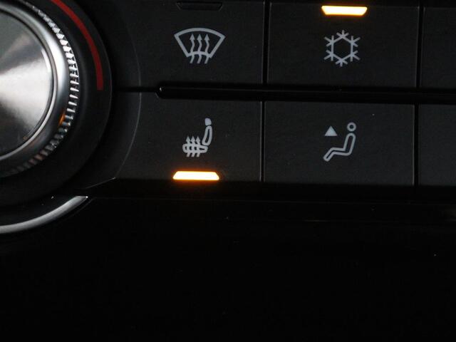 MG ZS MG Luxury 45 kWh | SOH 91,3% | Panoramadak | Leder | Stoelverwarming | Trekhaak | Adaptive cruise | Camera | Carplay | Keyless | Navigatie | Climate control