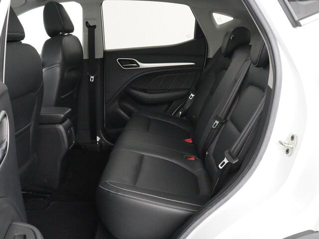 MG ZS MG Luxury 45 kWh | SOH 91,3% | Panoramadak | Leder | Stoelverwarming | Trekhaak | Adaptive cruise | Camera | Carplay | Keyless | Navigatie | Climate control