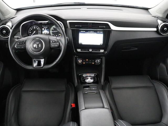 MG ZS MG Luxury 45 kWh | SOH 91,3% | Panoramadak | Leder | Stoelverwarming | Trekhaak | Adaptive cruise | Camera | Carplay | Keyless | Navigatie | Climate control