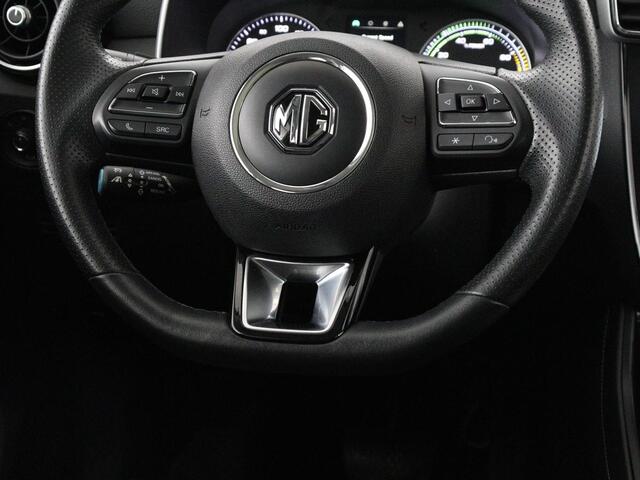 MG ZS MG Luxury 45 kWh | SOH 91,3% | Panoramadak | Leder | Stoelverwarming | Trekhaak | Adaptive cruise | Camera | Carplay | Keyless | Navigatie | Climate control