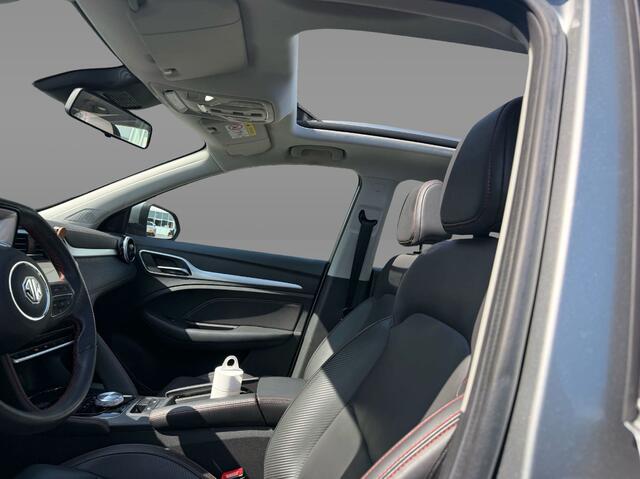 MG ZS MG EV EV Long Range Luxury 70 kWh / Panoramadak / Camera / Leder / CarPlay / Keyless / 17'' / Stoelverwarming / Dodehoek / DAB / ACC