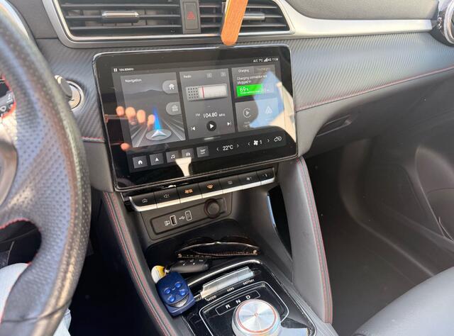 MG ZS MG EV EV Long Range Luxury 70 kWh / Panoramadak / Camera / Leder / CarPlay / Keyless / 17'' / Stoelverwarming / Dodehoek / DAB / ACC