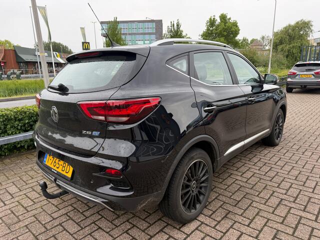 MG ZS MG EV LONG RANGE LUXURY 70 kWh Trekhaak | Open dak | Leder | 360 Camera