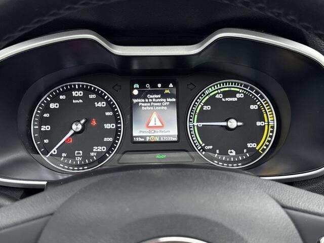 MG ZS MG EV Luxury 45 kWh 143PK | Schuif-/Kanteldak | Stoelverwarming | Lederen Bekleding | Apple CarPlay & Android Auto