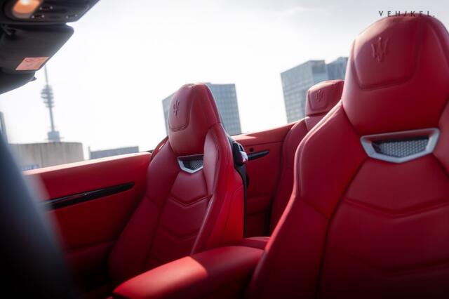 Maserati GRANCABRIO 4.7 SPORT absolute nieuwstaat / 1 eigenaar geregistreerd.