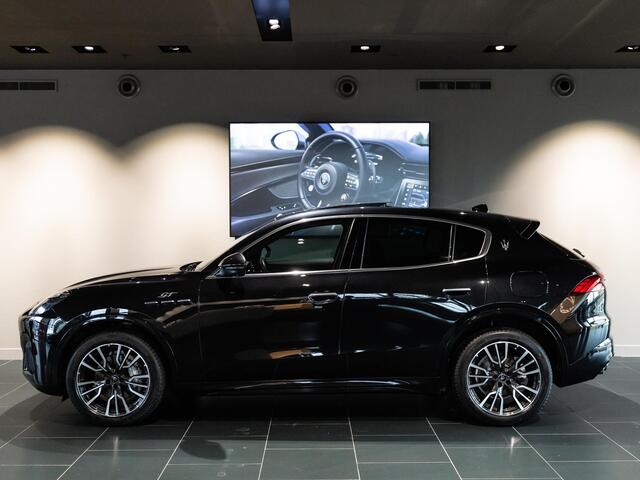 Maserati Grecale 2.0 MHEV GT 300pk | 2 jaar garantie | Stoel- en stuurverwarming | Leder | Panoramadak | 20" velgen | Head Up Display | All Season