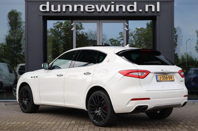 Maserati Levante 3.0 V6 S GranLusso AWD *Luchtvering*Sportuitlaat*Panorama*