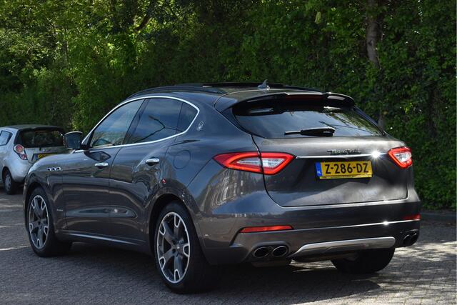 Maserati Levante 3.0 V6 AWD GranLusso | Luchtvering | Pano.dak | Camera | Keyless | DAB | Carplay | LED / Xenon | 20" | Uniek