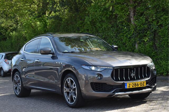 Maserati Levante 3.0 V6 AWD GranLusso | Luchtvering | Pano.dak | Camera | Keyless | DAB | Carplay | LED / Xenon | 20" | Uniek