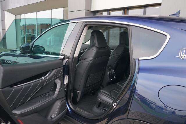 Maserati Levante 3.0 V6 AWD GranSport | Voorstoelen / Achterbank verwarmd | Trekhaak | Schuif/Kantel dak |