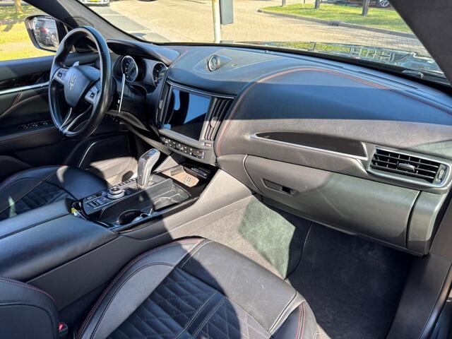 Maserati Levante 3.0 V6 S AWD Zwart 2021 Panorama Facelift