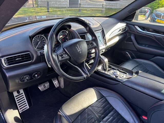 Maserati Levante 3.0 V6 S AWD Zwart 2021 Panorama Facelift