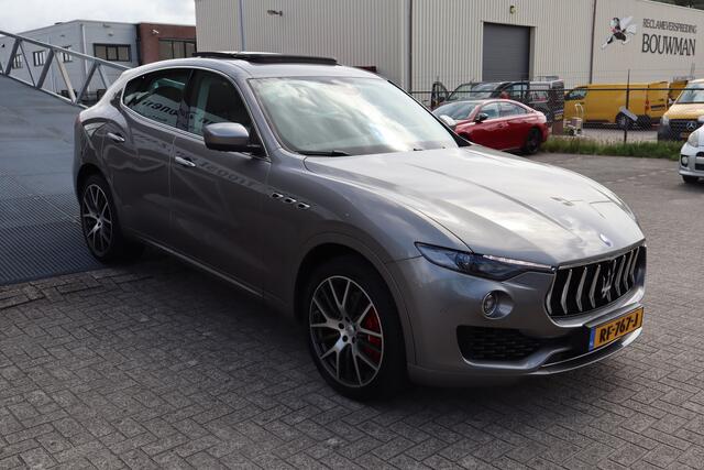 Maserati Levante 3.0 V6 S AWD Panoramadak! Nederlandse auto/Achteruitrijcamera/Harman kardon/Elektrisch verstelbare stoelen/Stoelverwarming/Stuurverwarming/Luchtvering met actieve hoogteregeling/DAB/Navigatie/Dodehoeksdetectie