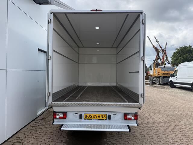 Maxus eDELIVER 9 65kWh 204PK Elektrisch Bakwagen met achterdeuren Airco ACC Carplay Camera Parkeersensoren Meubelbak Koffer