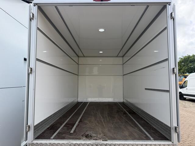 Maxus eDELIVER 9 65kWh 204PK Elektrisch Bakwagen met achterdeuren Airco ACC Carplay Camera Parkeersensoren Meubelbak Koffer