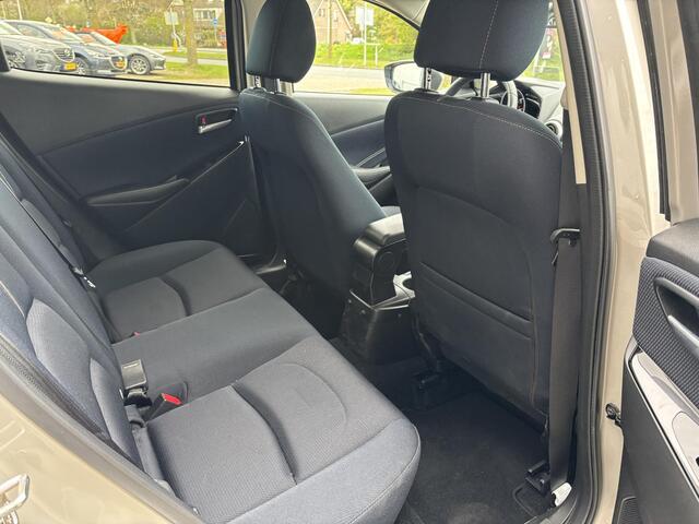 Mazda 2 1.5 Skyactiv-G Luxury NL-Auto, Dealer Ond. Navigatie, Apple Carplay, Android Auto, Head-up display, Parkeerhulp A, Stoel & Stuur verwarm, Keyless entry