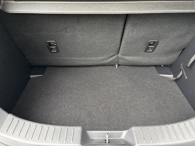 Mazda 2 1.5 Skyactiv-G Luxury NL-Auto, Dealer Ond. Navigatie, Apple Carplay, Android Auto, Head-up display, Parkeerhulp A, Stoel & Stuur verwarm, Keyless entry